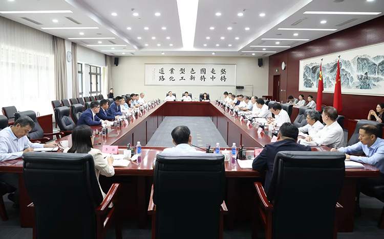 李乐成主持召开中小企业圆桌会 强调健全主动发现机制 做好对企服务